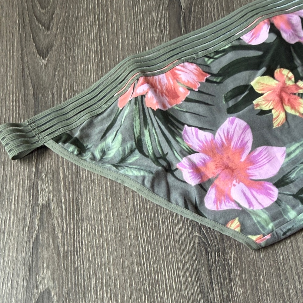 2018 NWT Victoria's Secret Bikini Panty Size Medium - Picture 10 of 11